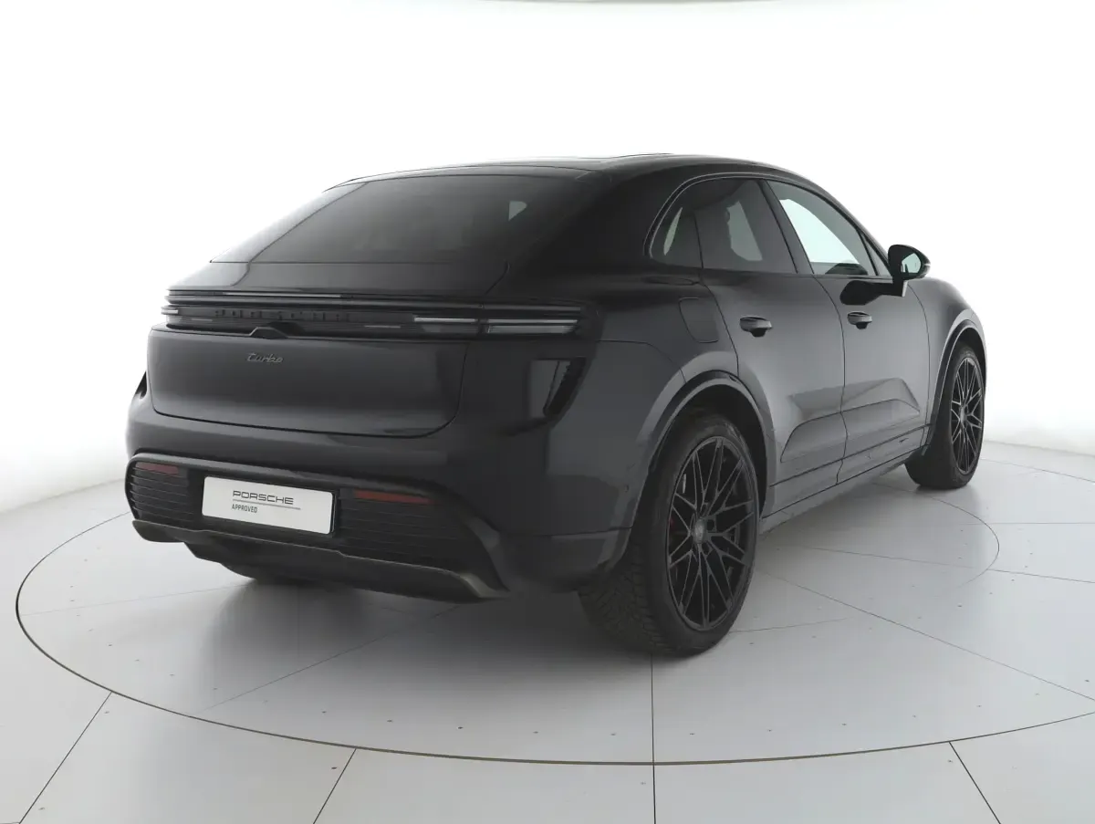 Usata Porsche Macan Turbo 469 kW (639 CV) 2025 Nero jet metallizzato SUV
