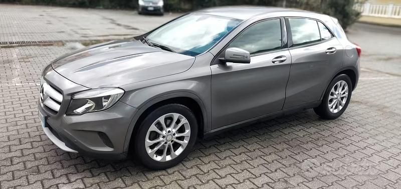 Usata Mercedes GLA180 109 CV (80 kW) 2015 Marrone SUV