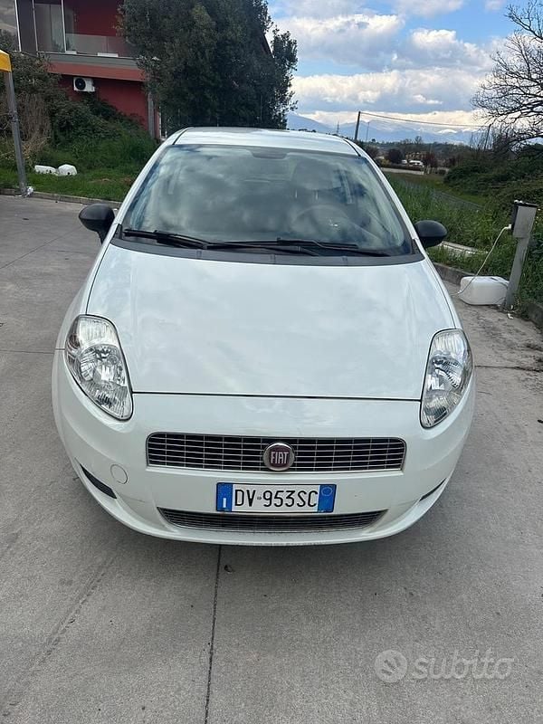 Usata Fiat Grande Punto 65 CV (47 kW) 2009 Bianco Utilitaria