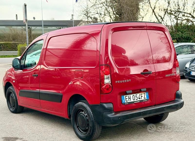 Usata Peugeot Partner 90 CV (66 kW) 2011 Rosso Monovolume