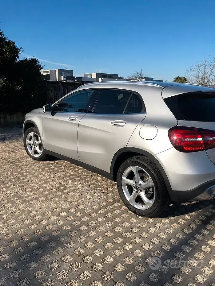 Usata Mercedes GLA200 136 CV (100 kW) 2017 Grigio SUV