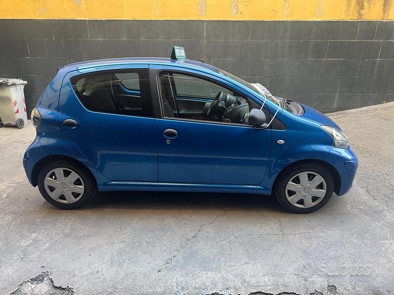 Usata Toyota Aygo Connect Style 68 CV (50 kW) 2010 Blu Utilitaria