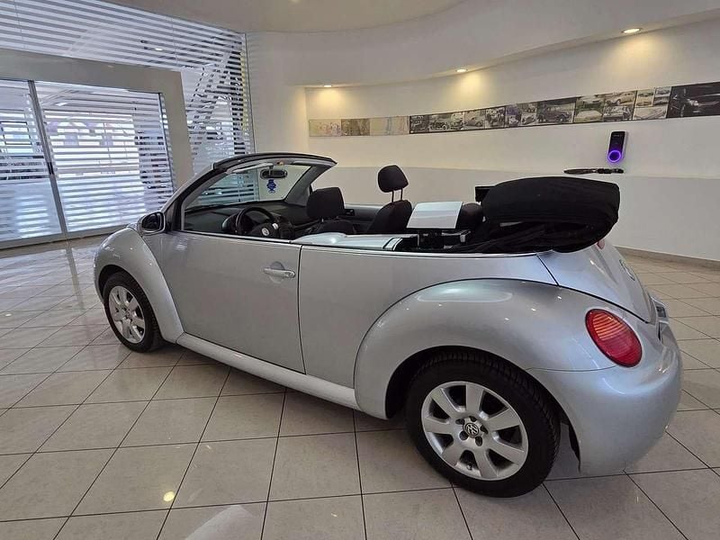 Usata VW New Beetle 75 CV (55 kW) 2004 Argento Utilitaria