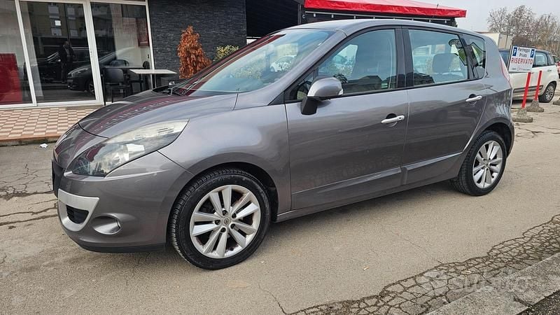 Usata Renault Scénic III Luxe 110 CV (80 kW) 2011 Marrone Monovolume