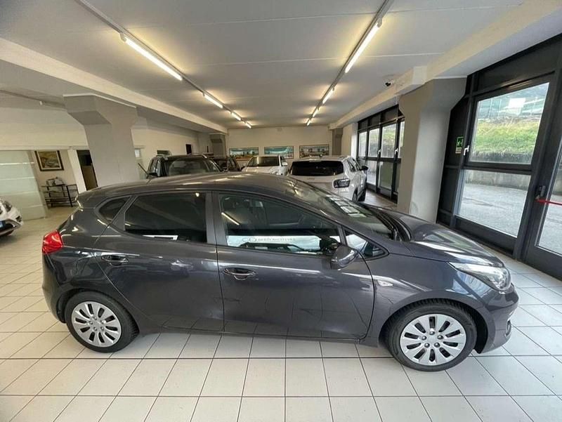 Usata Kia Ceed Active 110 CV (80 kW) 2017 Grigio Utilitaria