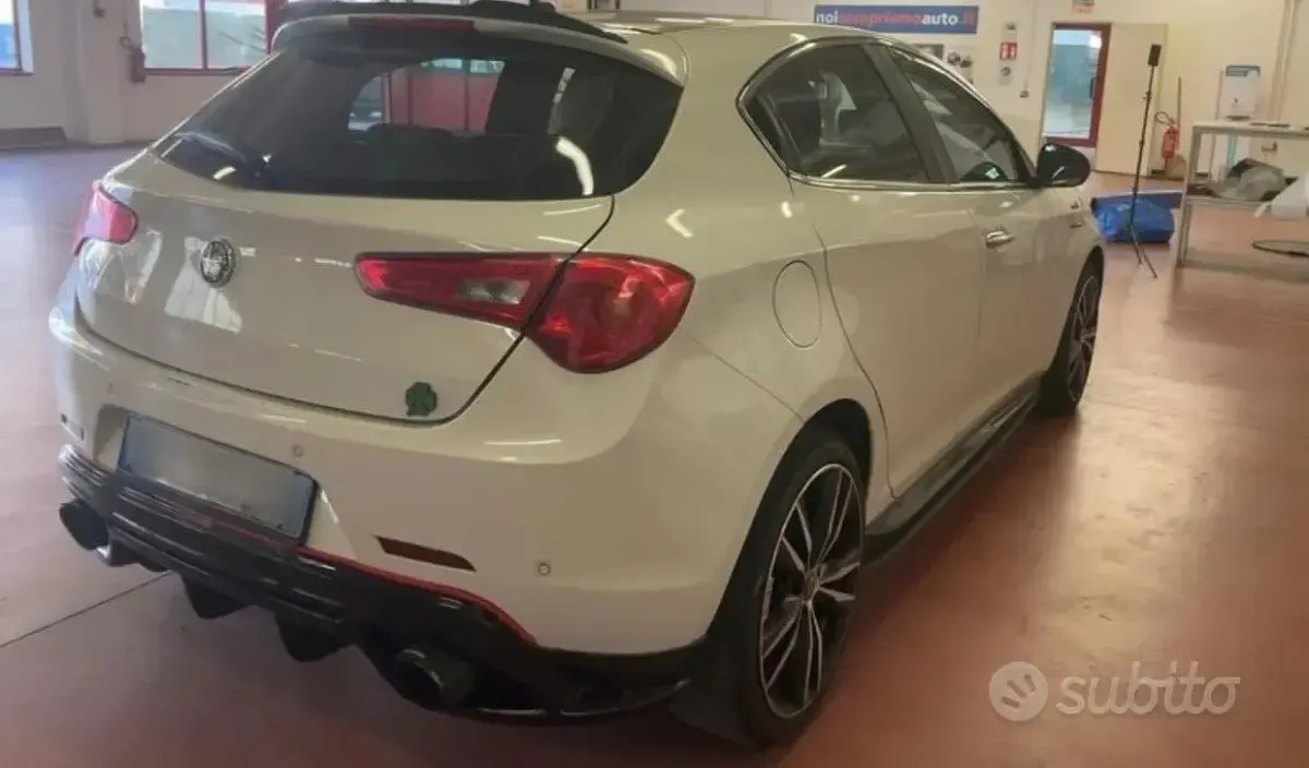 Usata Alfa Romeo Giulietta Quadrifoglio 170 CV (125 kW) 2013 Bianco Utilitaria