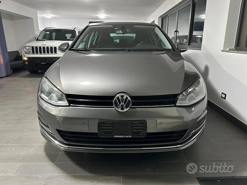 Grigio Usata 2013 VW Golf VII Highline Tre volumi | 10.900 € (Buon prezzo) - Immagine 1/4