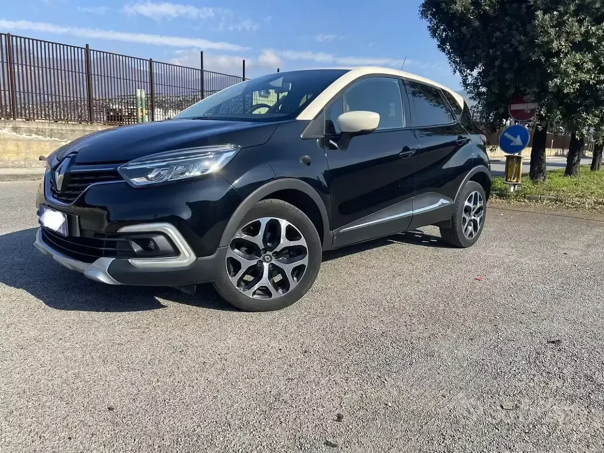 Usata Renault Captur 110 CV (80 kW) 2016 Rosso SUV