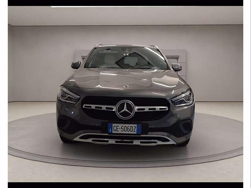 Usata Mercedes GLA200 Premium 150 CV (110 kW) 2021 Grigio artense SUV