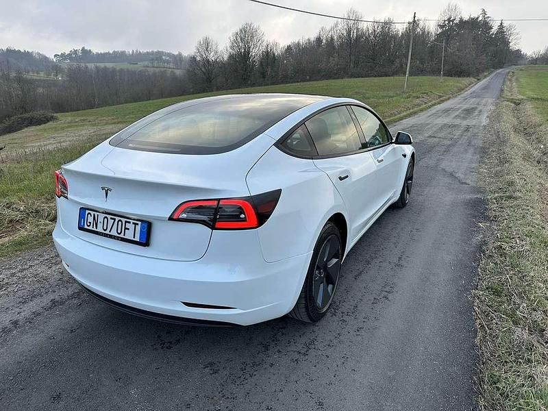Usata Tesla Model 3 Standard Range 88 kW (120 CV) 2023 Bianco Berlina