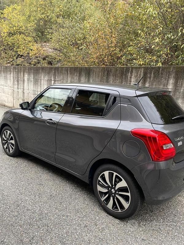 Usata Suzuki Swift 83 CV (61 kW) 2020 Grigio Berlina