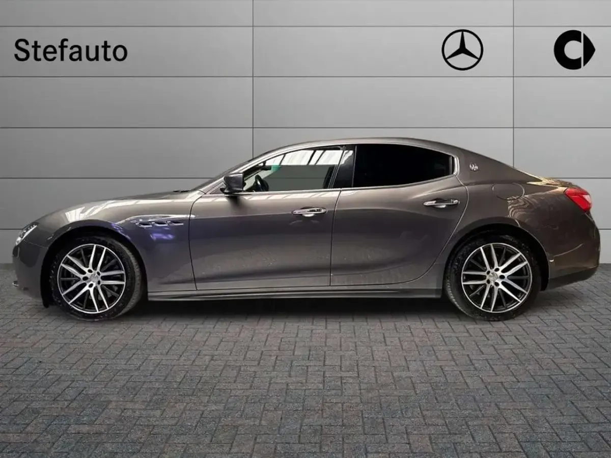 Usata Maserati Ghibli 275 CV (202 kW) 2016 Argento polare Berlina