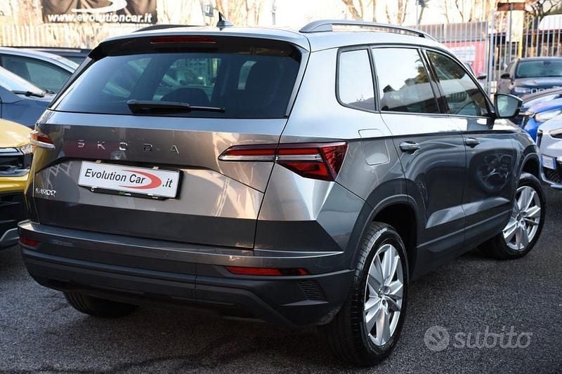 Usata Skoda Karoq Executive 116 CV (85 kW) 2024 Grigio metallizzato SUV