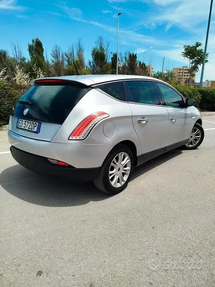 Usata Lancia Delta Silver 120 CV (88 kW) 2010 Grigio Utilitaria