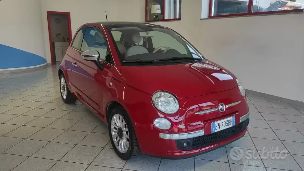 Usata Fiat 500 Lounge 70 CV (51 kW) 2012 Rosso Utilitaria