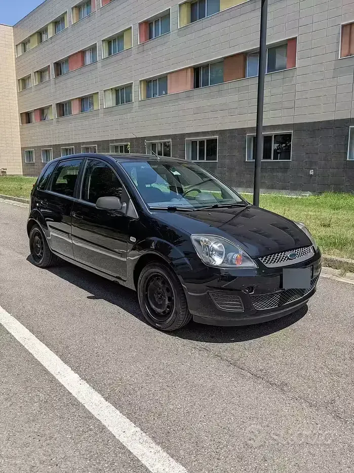 Usata Ford Fiesta 68 CV (50 kW) 2007 Nero Utilitaria