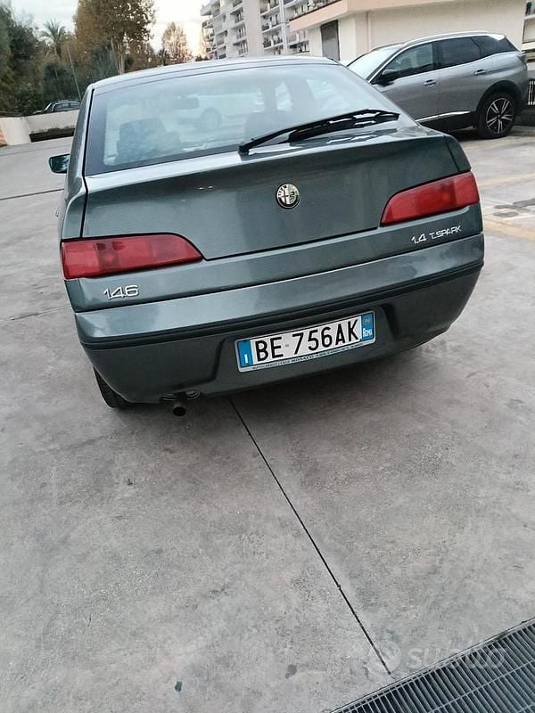 Usata Alfa Romeo 146 103 CV (75 kW) 1999 Grigio Utilitaria