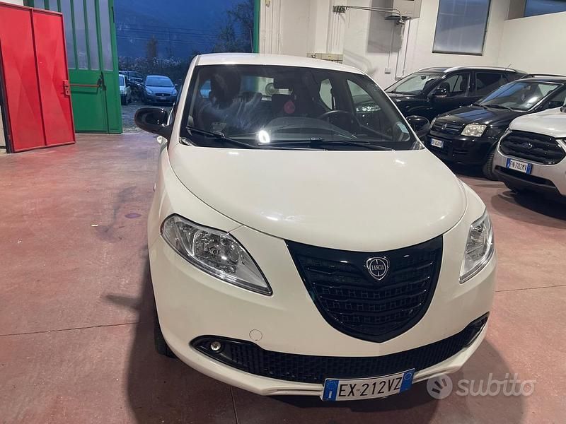 Bianco Usata 2014 Lancia Ypsilon Due volumi | 5200 € (Buon prezzo) - Immagine 1/4
