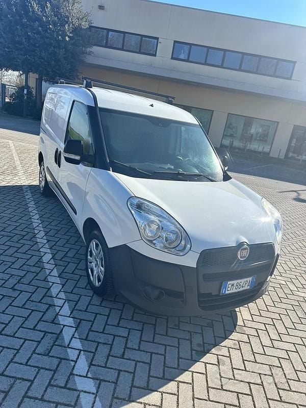 Usata Fiat Doblò 90 CV (66 kW) 2012 Bianco Monovolume