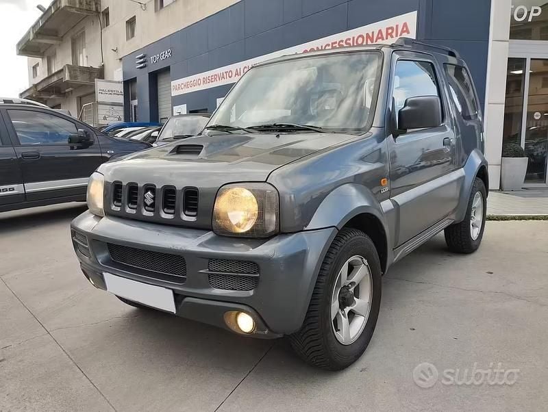 Usata Suzuki Jimny 86 CV (63 kW) 2007 Grigio SUV