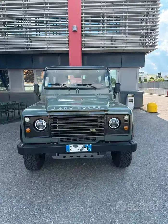 Usata Land Rover Defender 122 CV (89 kW) 2009 Verde Station wagon
