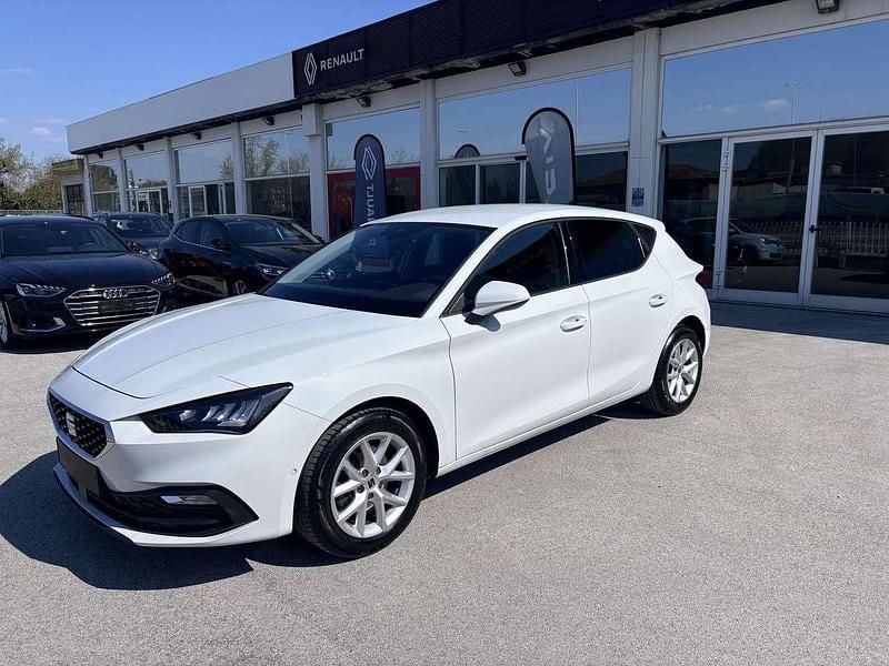 Usata Seat Leon Style 131 CV (96 kW) 2021 Bianco Utilitaria