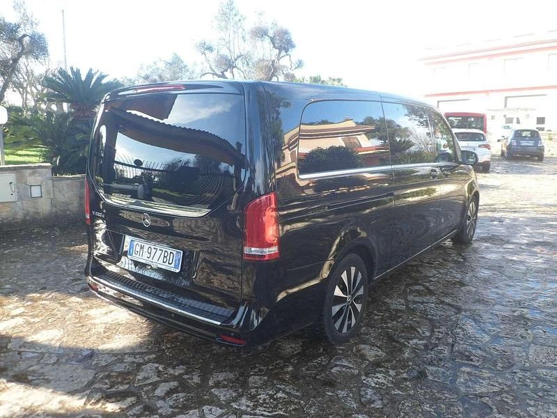 Usata Mercedes V220 Premium 163 CV (119 kW) 2023 Nero Monovolume
