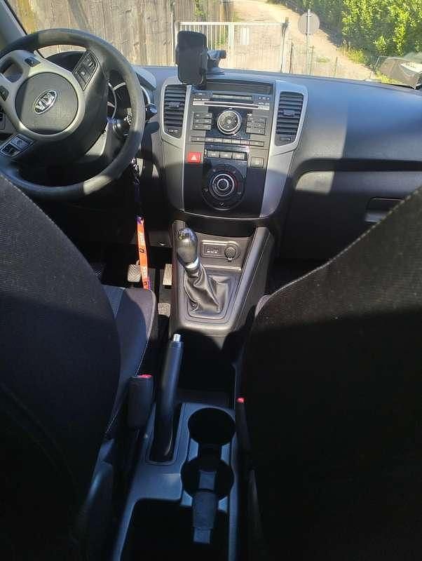 Usata Kia Venga 90 CV (66 kW) 2013 Nero Utilitaria