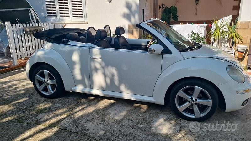 Bianco Usata 2008 VW Beetle Cabrio | 4700 € (Ottimo prezzo) - Immagine 1/4