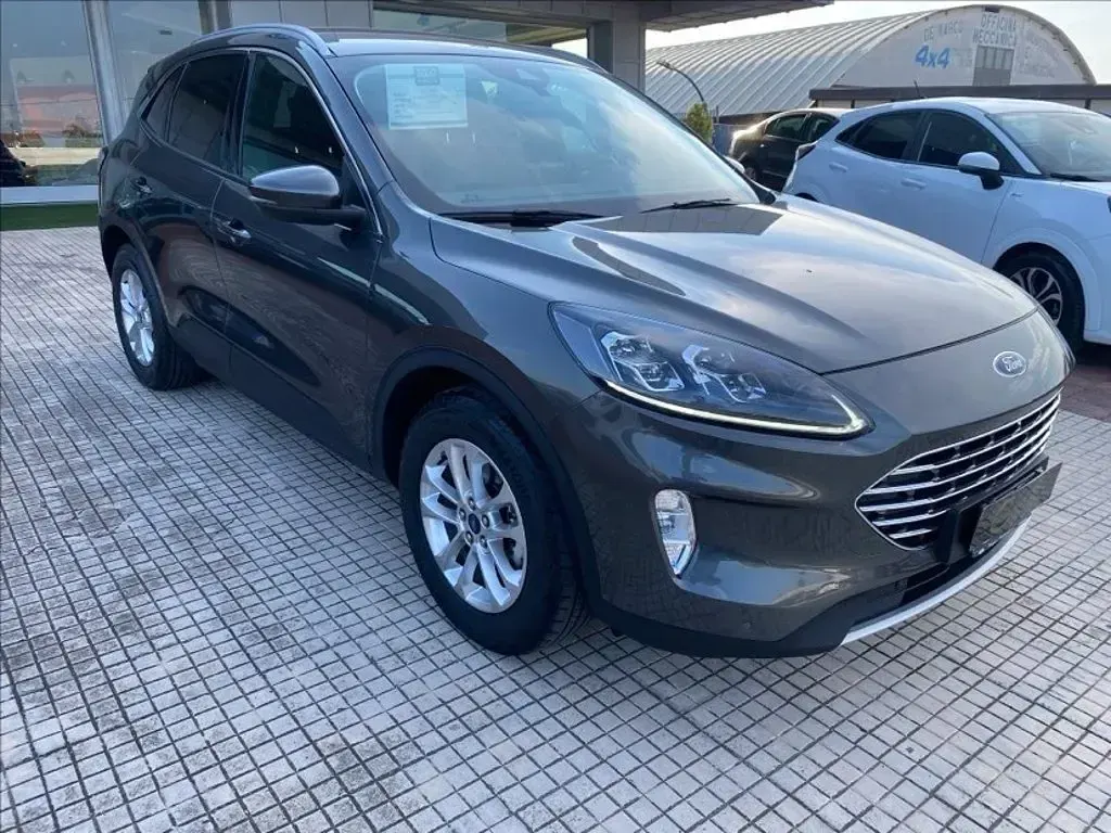 Usata Ford Kuga Titanium 150 CV (110 kW) 2023 Magnetic grey (metallizzato) SUV