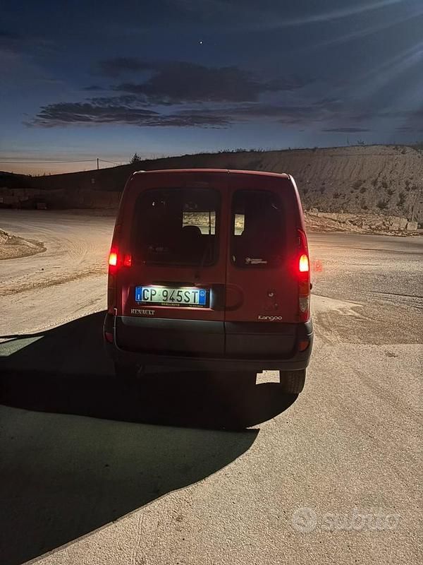 Usata Renault Kangoo 82 CV (60 kW) 2004 Rosso Monovolume