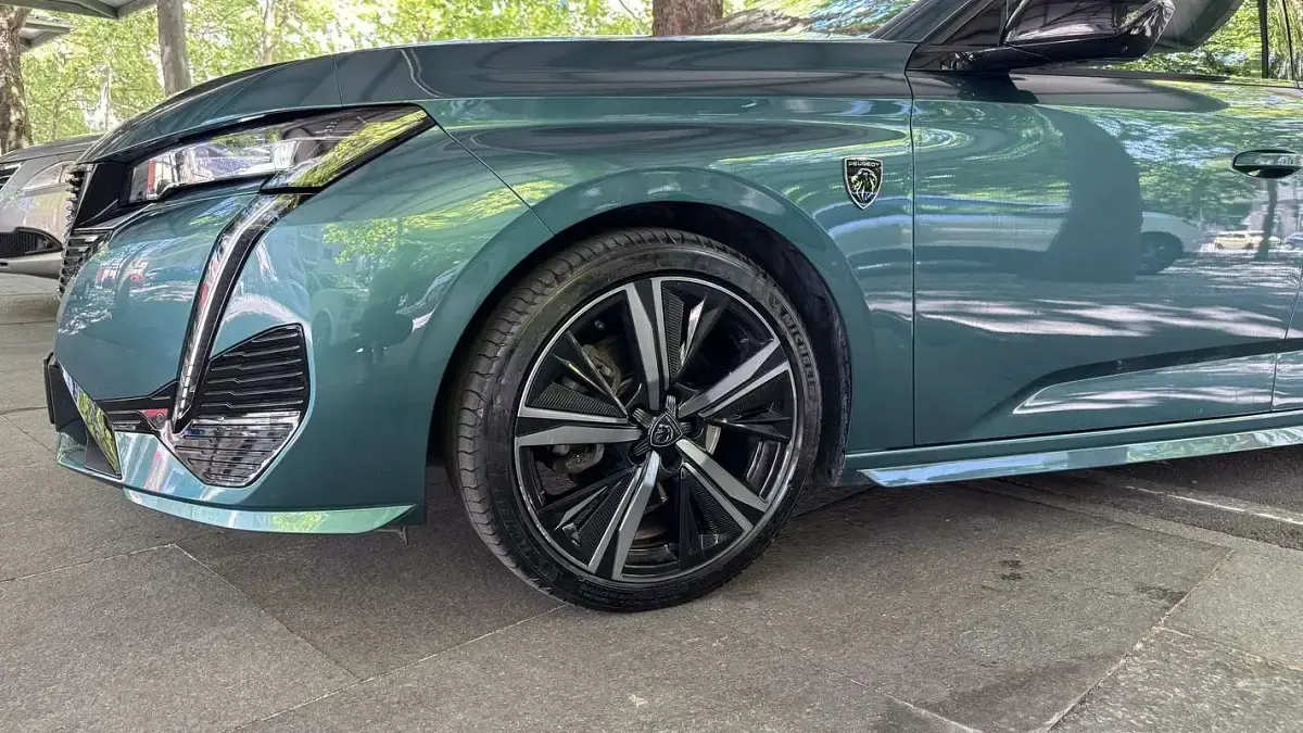 Usata Peugeot 308 GT 131 CV (96 kW) 2022 Verde Station wagon