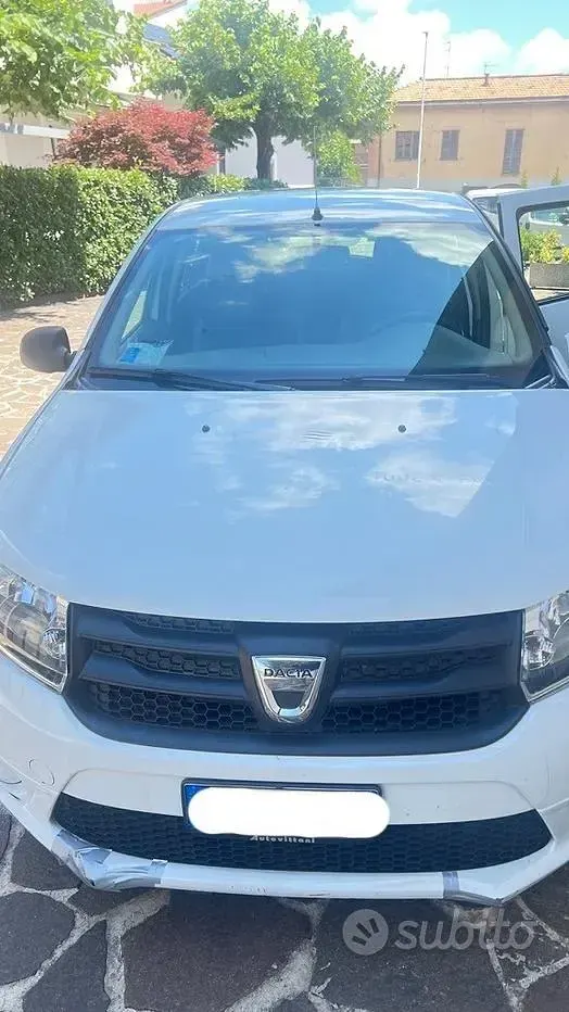 Usata Dacia Sandero Ambiance 75 CV (55 kW) 2014 Berlina