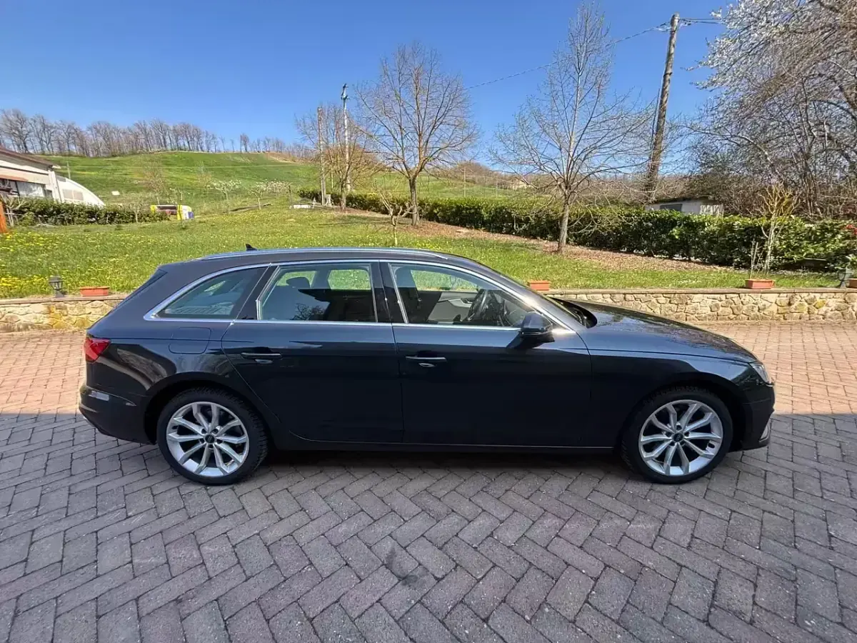 Usata Audi A4 135 CV (99 kW) 2024 Grigio Station wagon