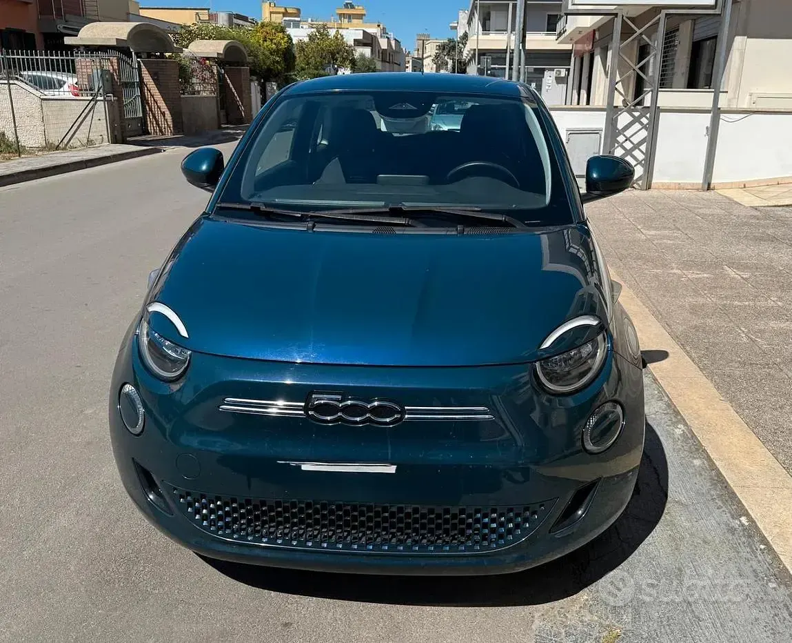 Usata Fiat 500e 42 kW (58 CV) 2021 Blu Berlina