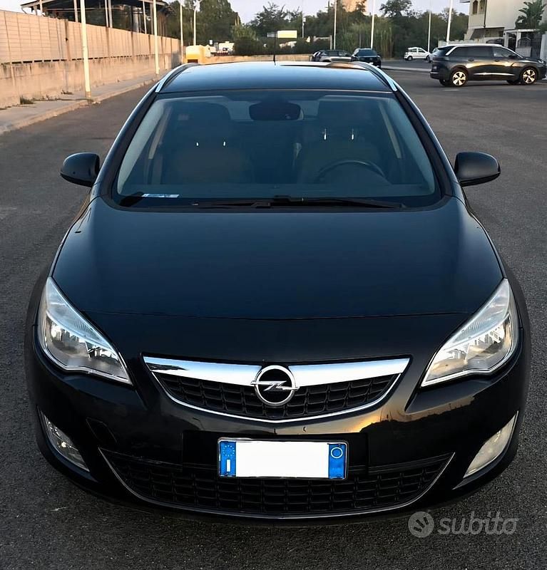 Usata Opel Astra Sport 125 CV (91 kW) 2012 Nero Station wagon