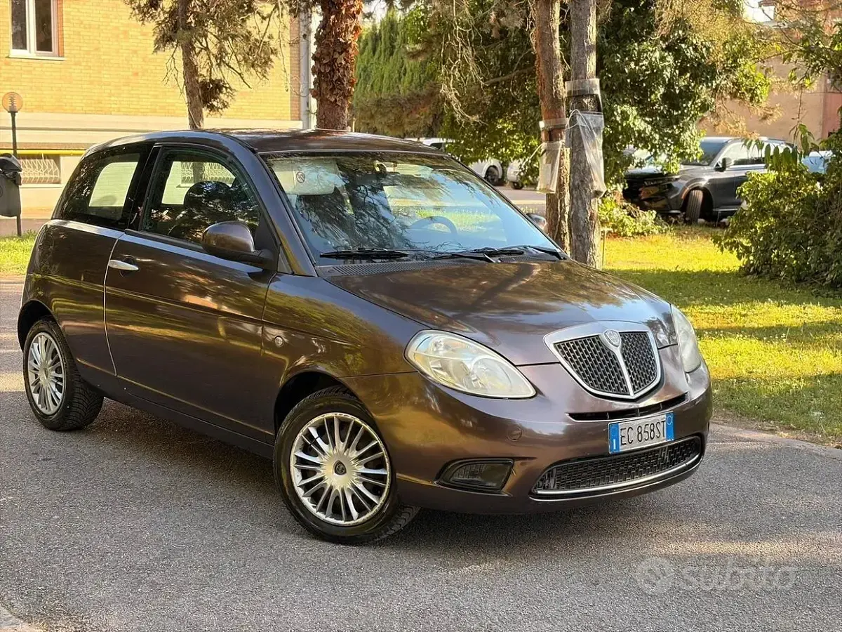 Usata Lancia Ypsilon 60 CV (44 kW) 2010 Marrone Utilitaria