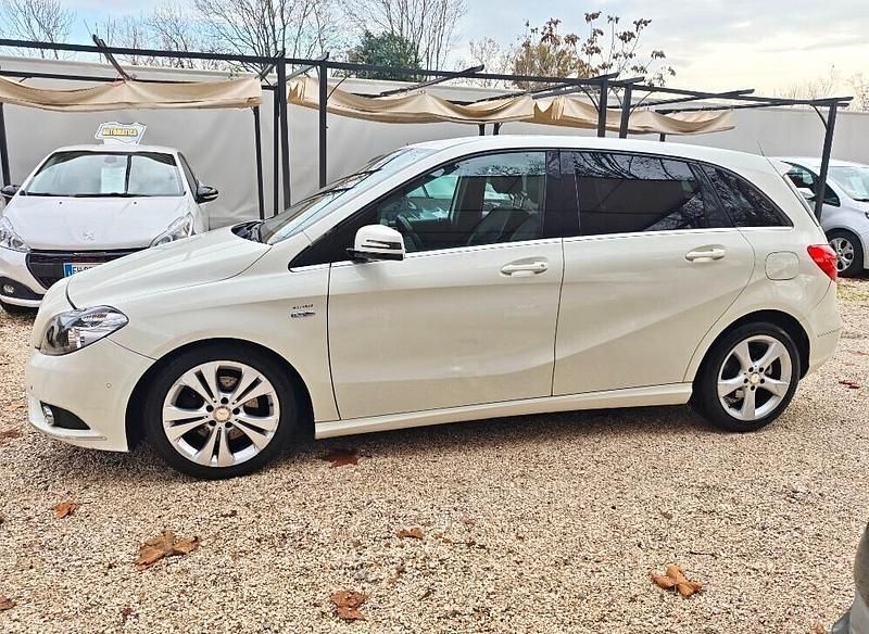 Bianco Usata 2012 Mercedes B180 Monovolume | 4990 € (Super prezzo) - Immagine 1/4