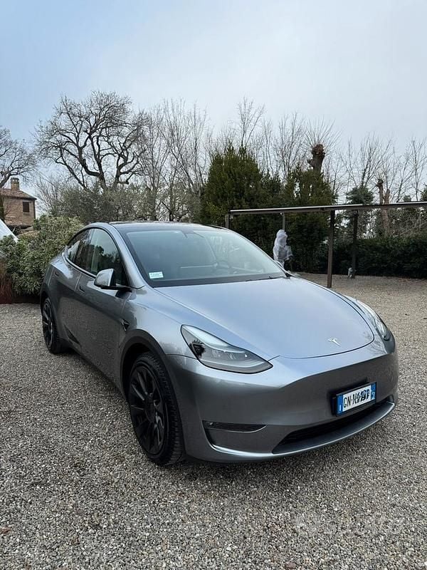 Usata 2023 Tesla Model Y Long Range AWD SUV | 35.000 € (Buon prezzo) - Immagine 1/4