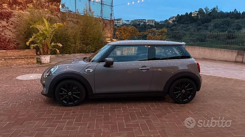 Usata Mini Cooper SE 75 kW (102 CV) 2021 Grigio Utilitaria