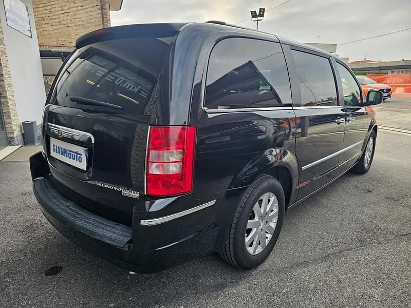 Usata Chrysler Voyager Limited 174 CV (127 kW) 2008 Nero Monovolume