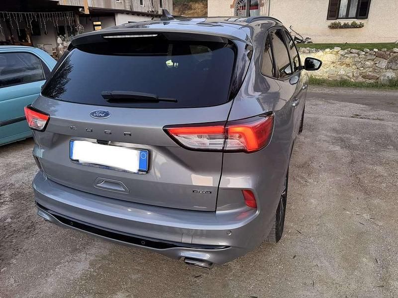 Begagnad Ford Kuga ST-Line 152 HK (111 kW) 2021 Grå SUV