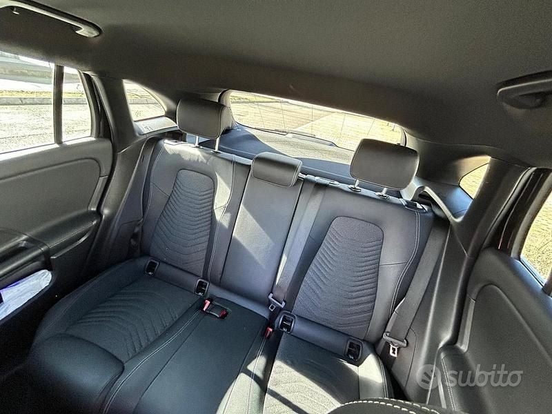 Usata Mercedes GLA180 116 CV (85 kW) 2022 Nero SUV