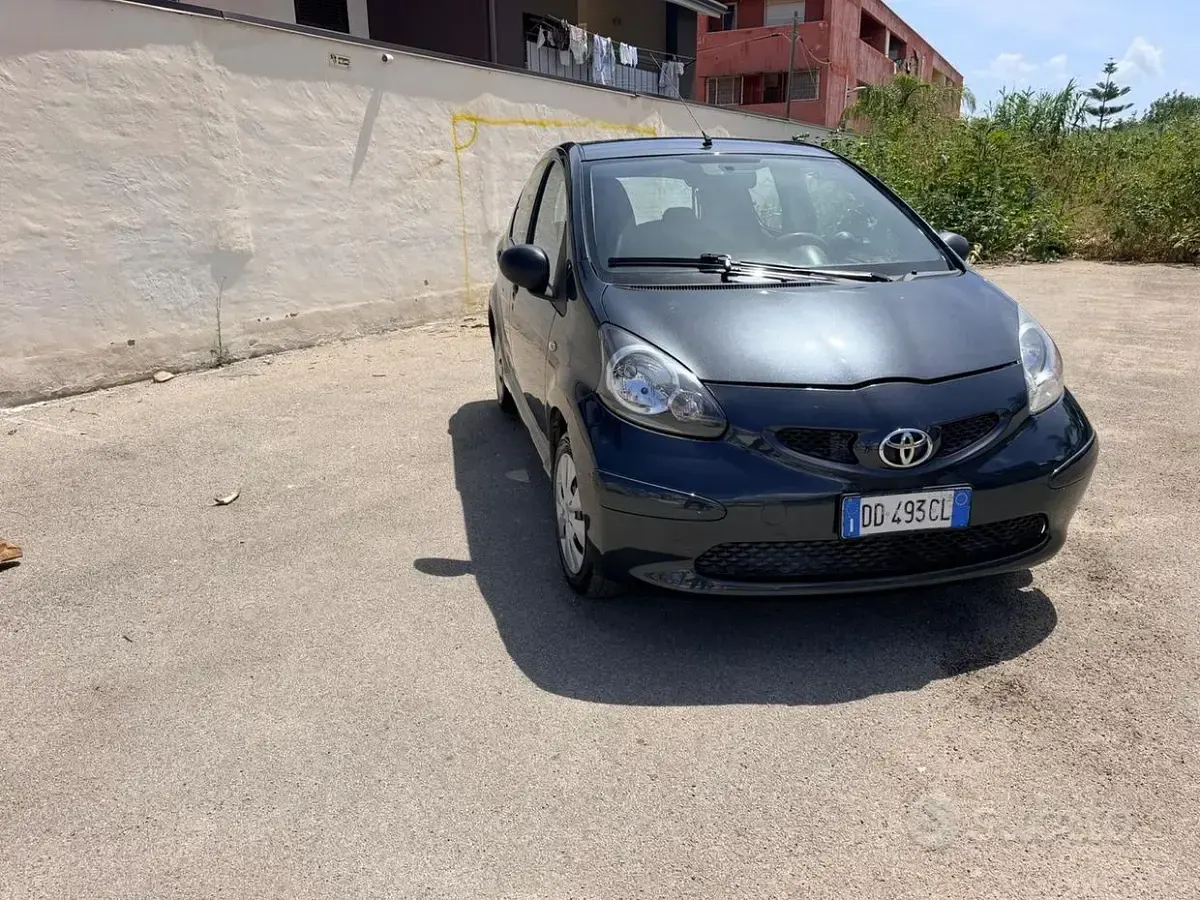 Usata Toyota Aygo Sol 54 CV (39 kW) 2006 Grigio Utilitaria