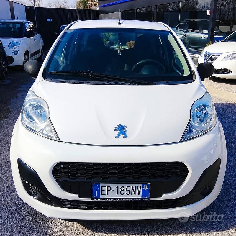 Usata Peugeot 107 68 CV (50 kW) 2013 Bianco Utilitaria