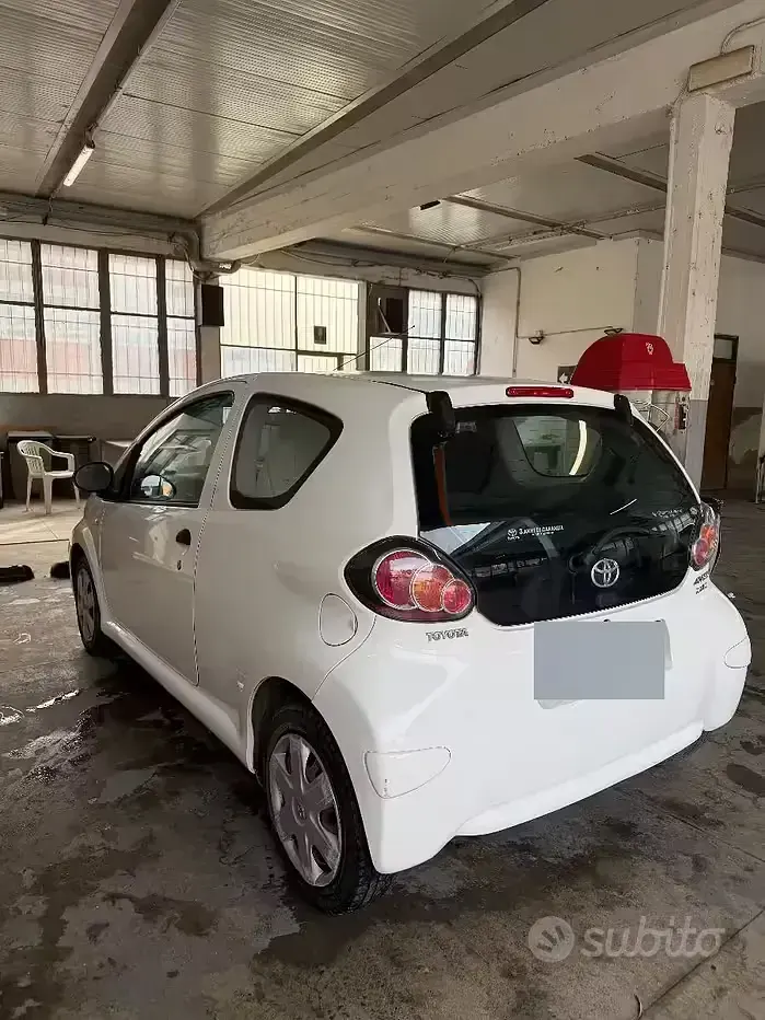 Usata Toyota Aygo 68 CV (50 kW) 2011 Utilitaria