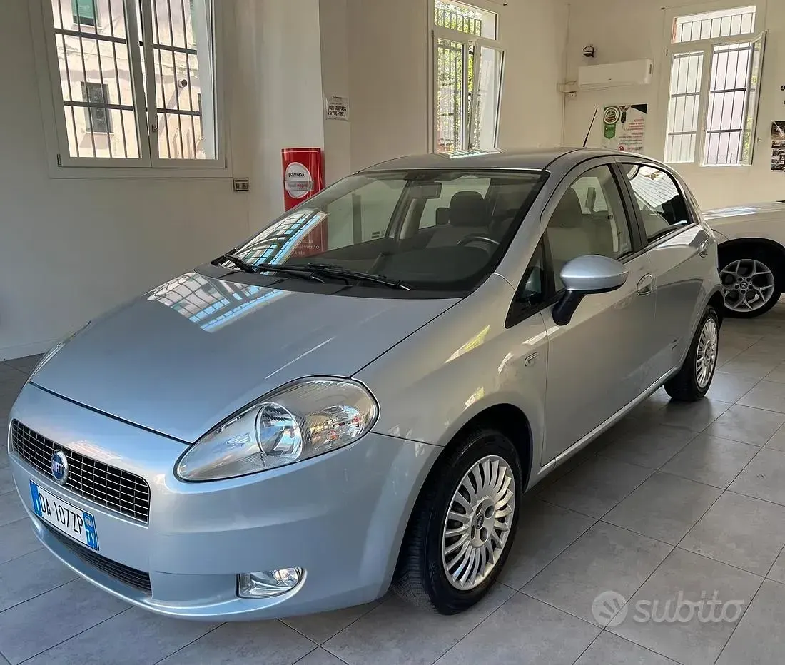 Usata Fiat Grande Punto 77 CV (56 kW) 2006 Grigio Utilitaria
