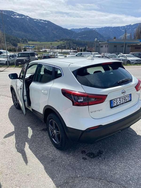 Usata Nissan Qashqai N-Connecta 116 CV (85 kW) 2017 Bianco SUV
