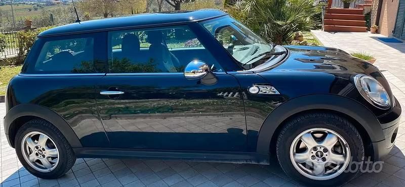 Begagnad Mini ONE 75 HK (55 kW) 2010 Svart Halvkombi