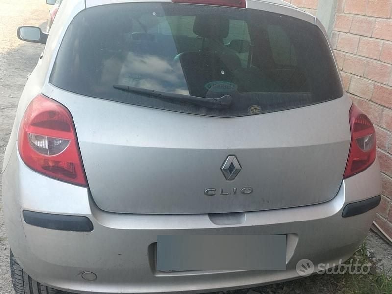 Usata Renault Clio II 85 CV (62 kW) 2007 Grigio Berlina